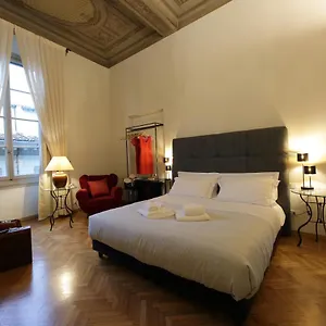 https://corsini-tintori-guest-house.it-tuscanyhotel.com